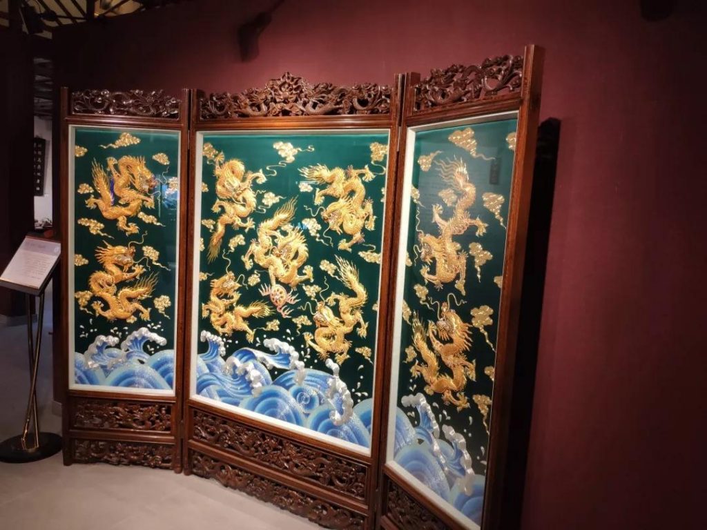 巖星建設|廣東嶺南工藝美術館工程設計插圖(1) 粵繡·釘金繡《九龍屏風》